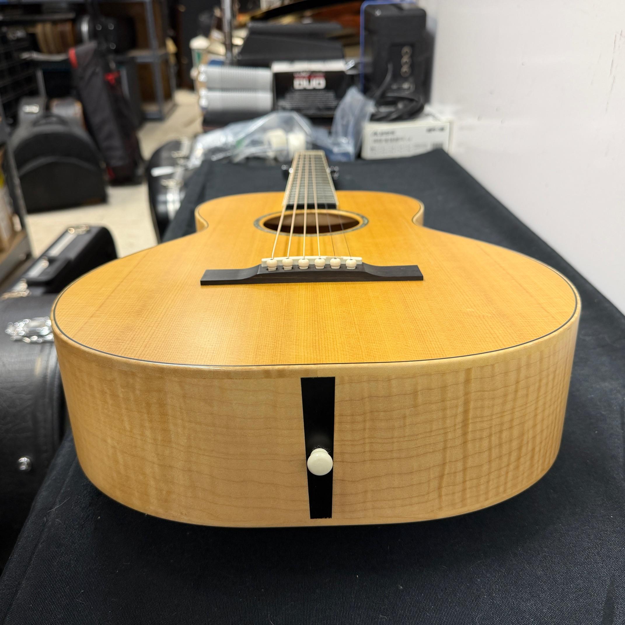 Used Larrivee O-01 Parlor Guitar Maple Special Edition Acoustic Guitar with Case Flame Maple 2003 - Image 21