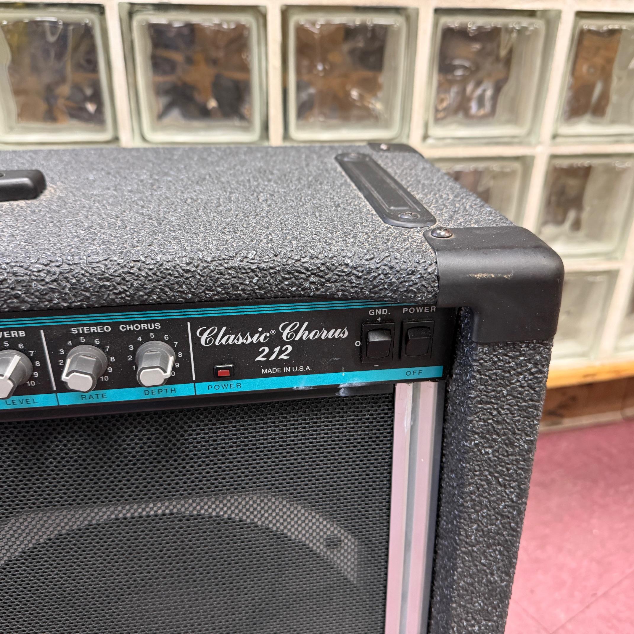 Vintage Peavey Classic Chorus 212 Solid State Combo Guitar Amp Amplifier - Image 5