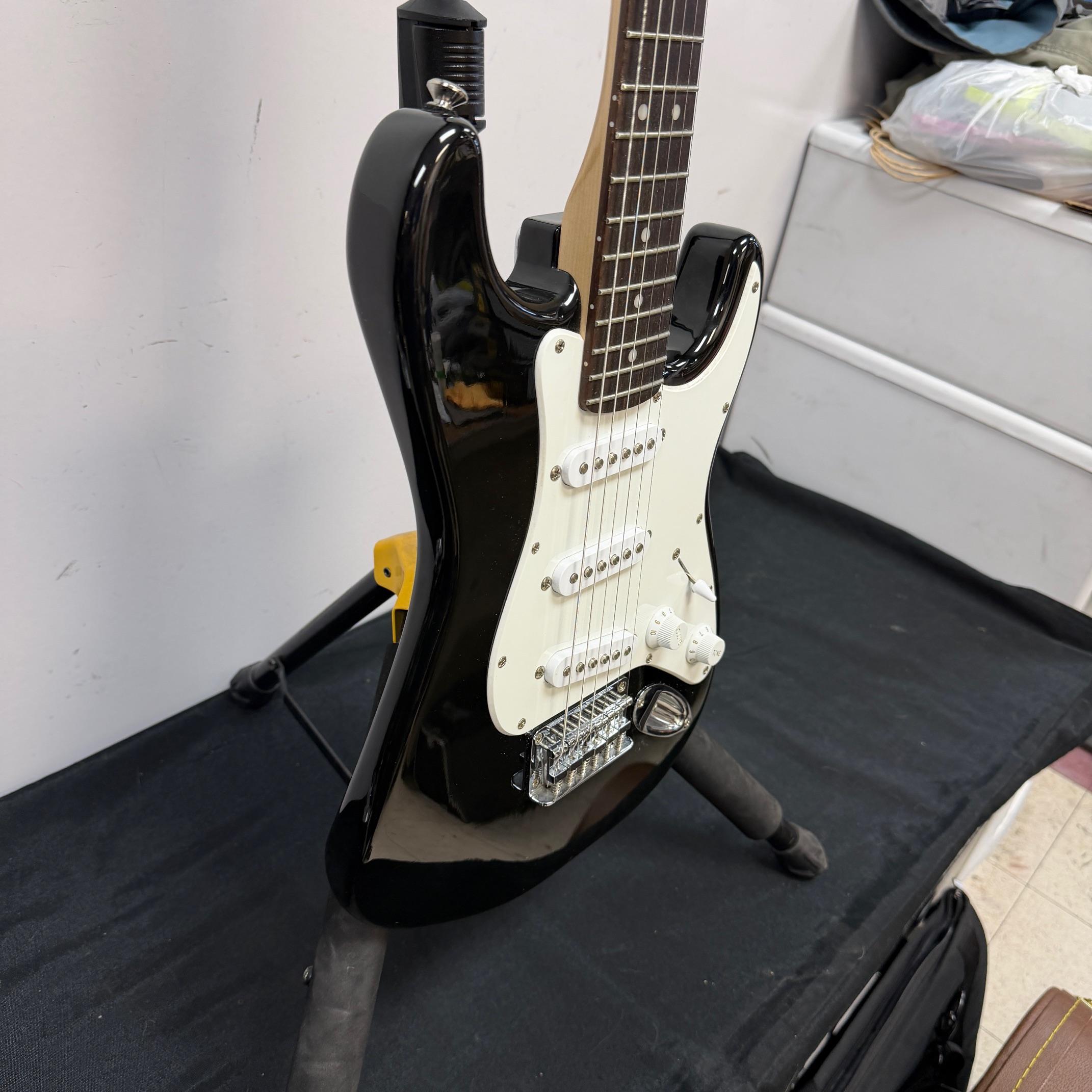 Used Squier Mini Strat Stratocaster Electric Guitar Black - Image 9