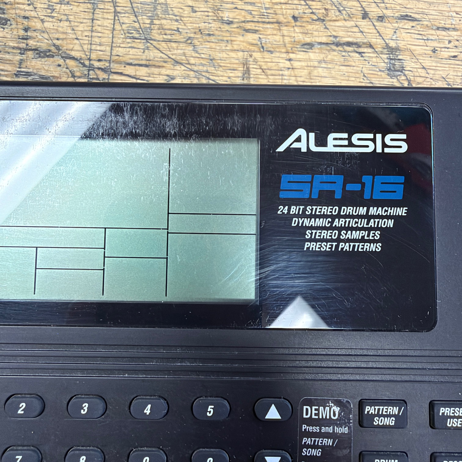 Used Alesis SR-16 Drum Machine with Original Box Manual and AC Adapter - Image 4